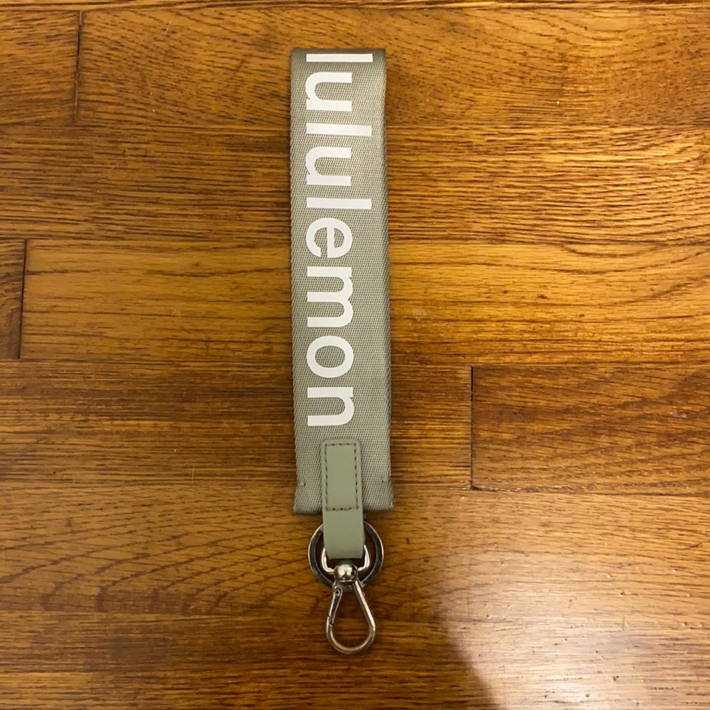 LULULEMON NEVER LOST KEYCHAIN
